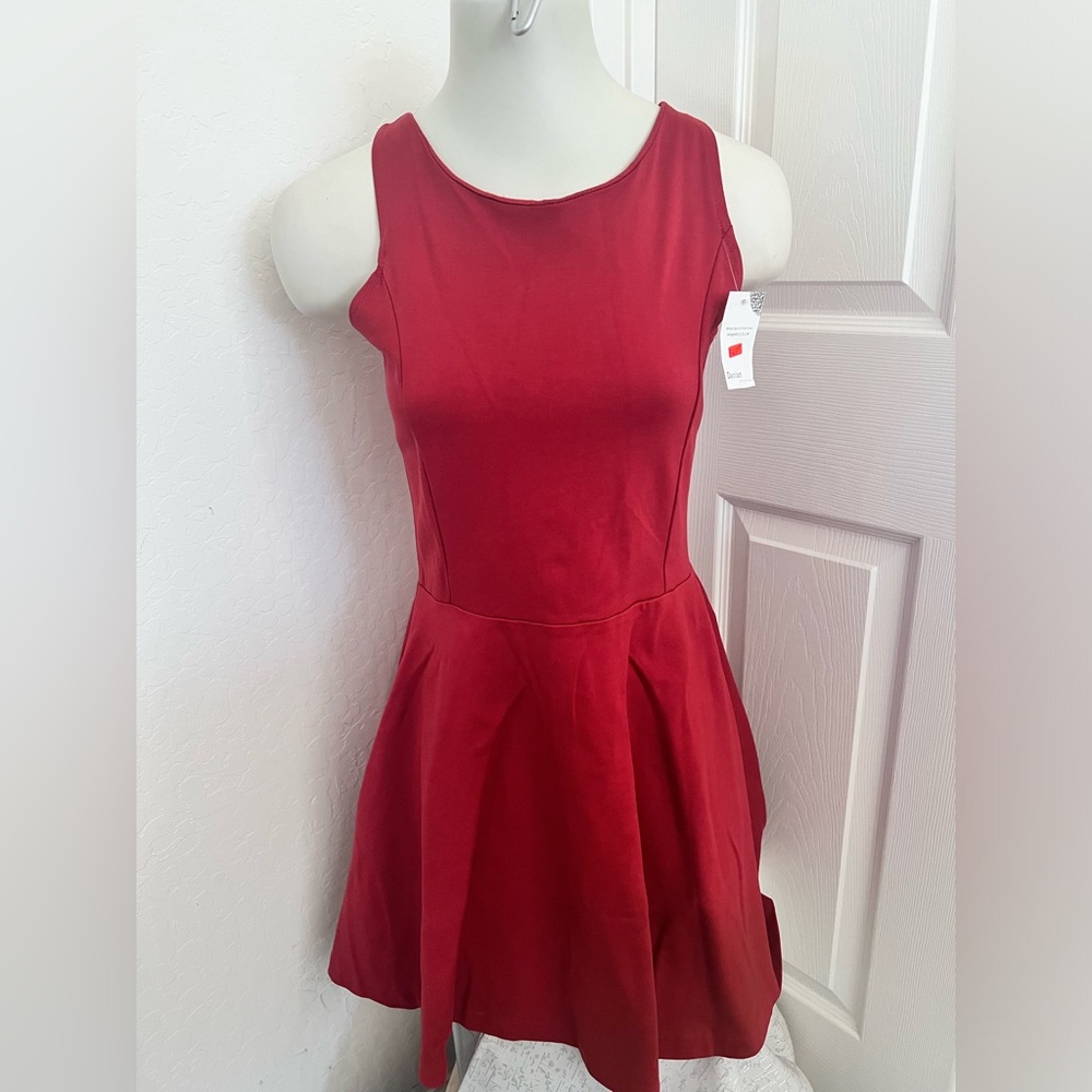 NWT Danian Women's Red Sleeveless Round Neck Back Zip Short Mini Dress